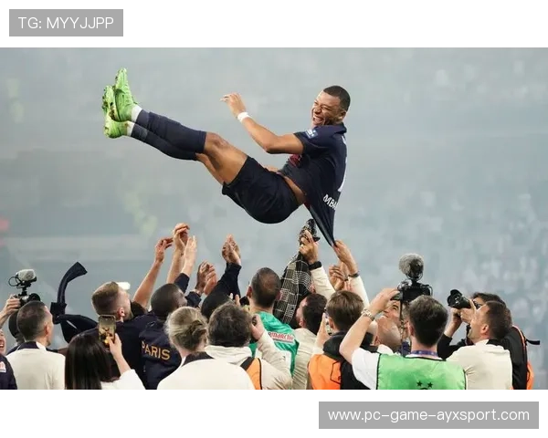 姆巴佩中路强突抽射破网，巴黎继续登顶